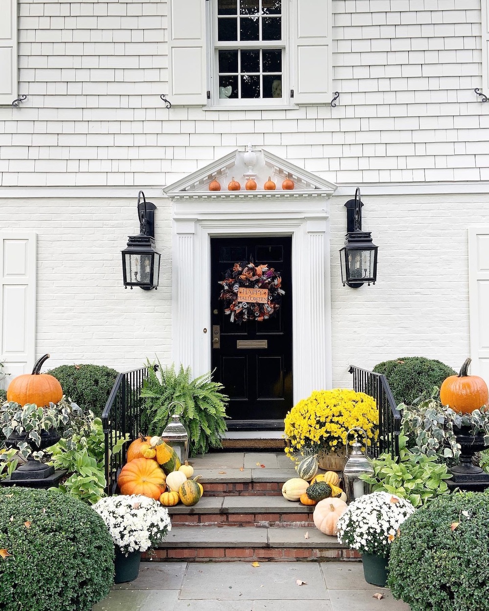 Fall Porch Design Ideas In 11 #FallDecor #FallFrontPorch #FallPorchIdeas