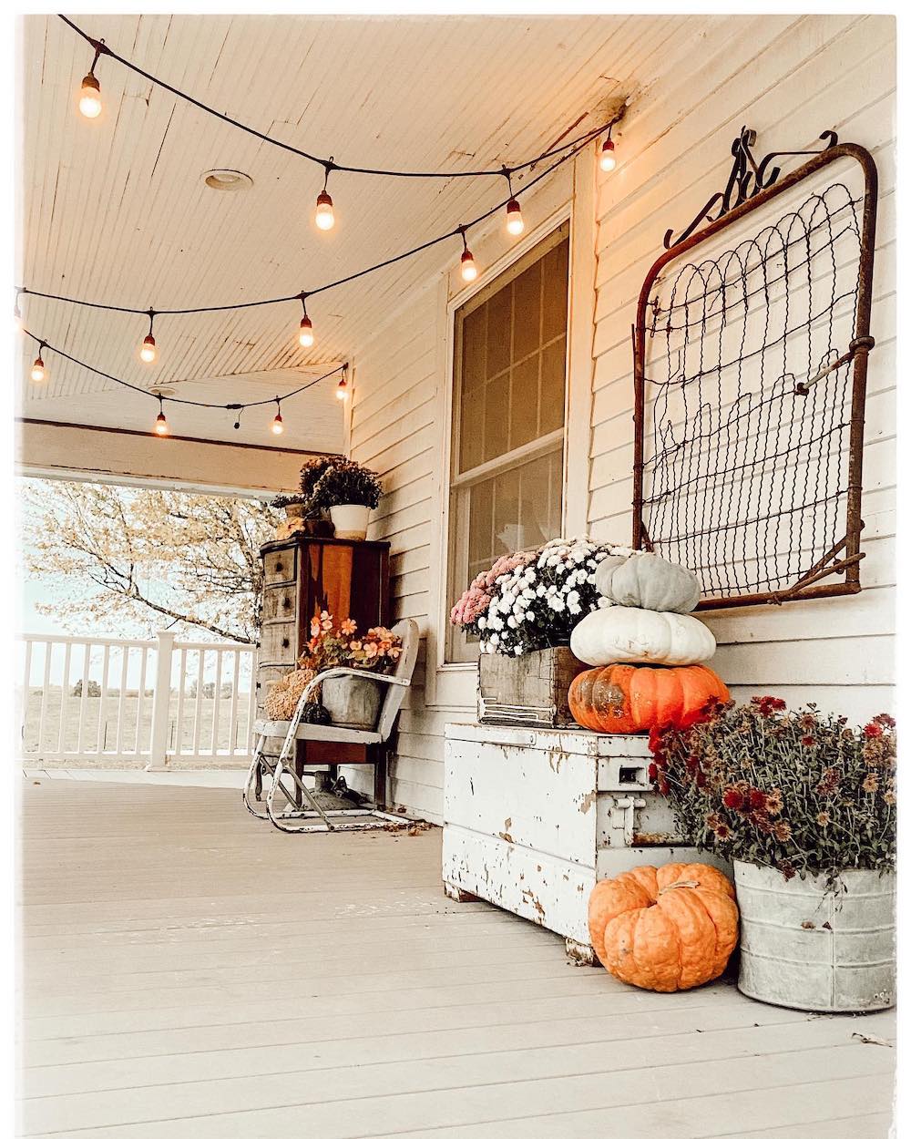 Fall Porch Design Ideas In 20 #FallDecor #FallFrontPorch #FallPorchIdeas