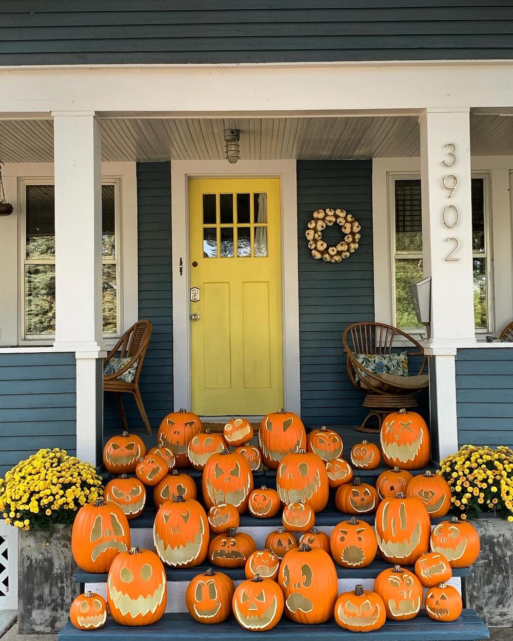 In 24 #FallDecor #FallFrontPorch #FallPorchIdeas