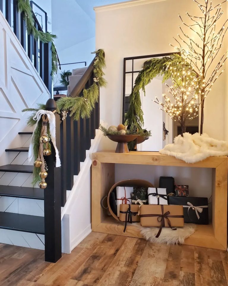 25 Christmas Stairway Decor Ideas for a Festive Holiday