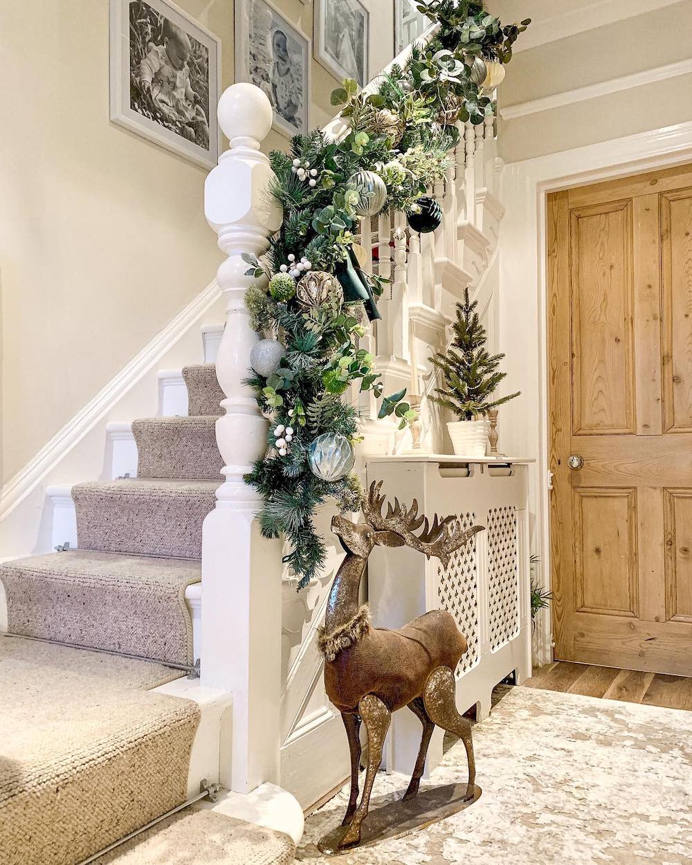 In 24 #Christmas #ChristmasStairway # #ChristmasStairwayDecorIdeas 