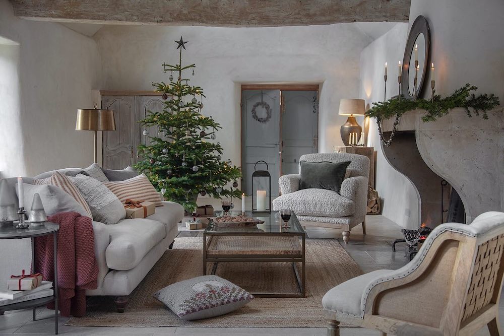 In 6 #Christmas #ScandiChristmas #NeutralLivingRooms #ScandiChristmasStyling 