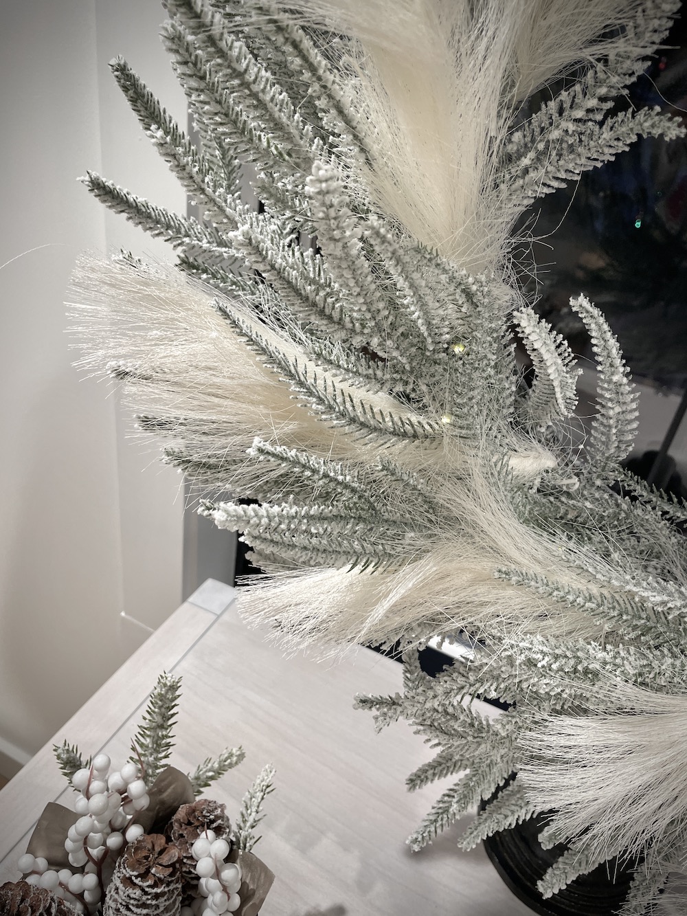 Pine and Pampas_4958 #Christmas #PineandPampasWreath #ChristmasWreath #NeutralChristmasStyling 